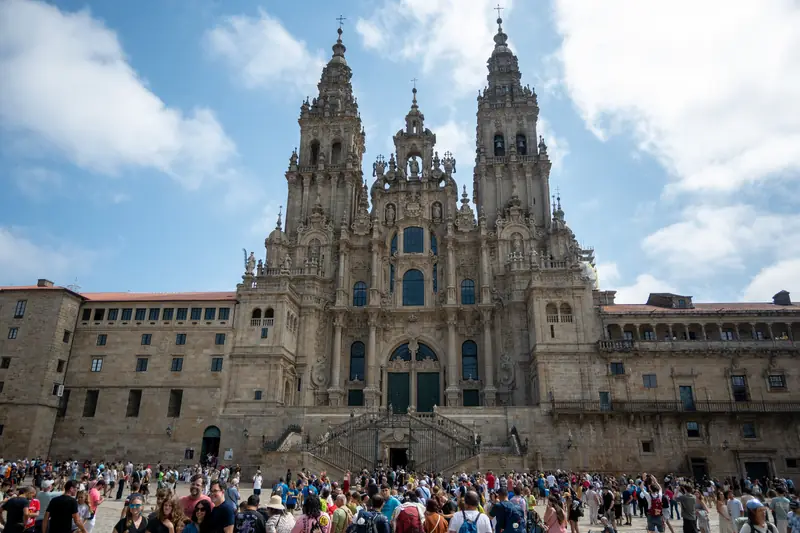 Die Westfassade der Kathedrale von Santiago de Compostela